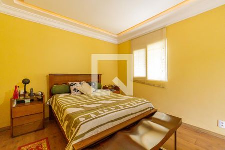 Casa de condomínio à venda com 350m², 4 quartos e 2 vagas Casa de condomínio à venda com 350m², 4 quartos e 2 vagasSuíte 1