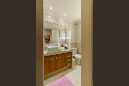 Casa de condomínio à venda com 350m², 4 quartos e 2 vagas Casa de condomínio à venda com 350m², 4 quartos e 2 vagasBanheiro da Suíte 4