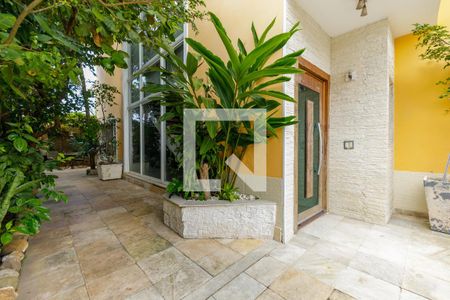 Casa de condomínio à venda com 350m², 4 quartos e 2 vagas Casa de condomínio à venda com 350m², 4 quartos e 2 vagasQuintal