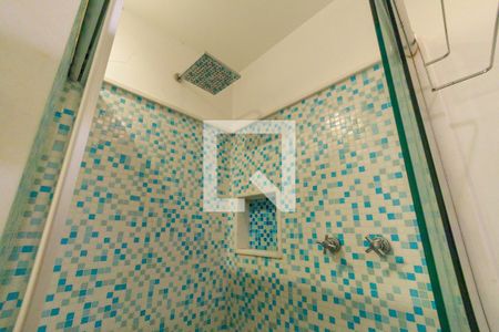 Casa de condomínio à venda com 350m², 4 quartos e 2 vagas Casa de condomínio à venda com 350m², 4 quartos e 2 vagasBanheiro da Suíte 2