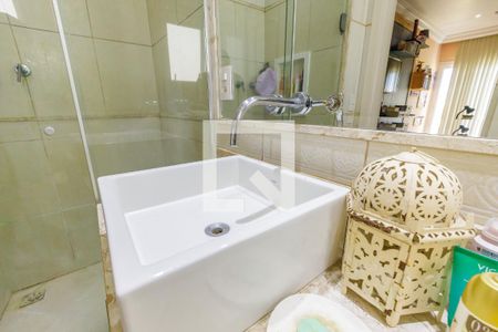 Casa de condomínio à venda com 350m², 4 quartos e 2 vagas Casa de condomínio à venda com 350m², 4 quartos e 2 vagasBanheiro da Suíte 4