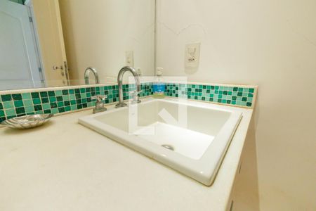 Casa de condomínio à venda com 350m², 4 quartos e 2 vagas Casa de condomínio à venda com 350m², 4 quartos e 2 vagasBanheiro da Suíte 3