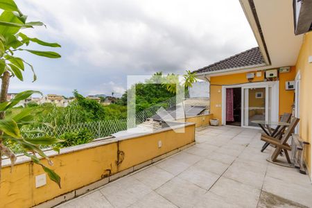 Casa de condomínio à venda com 350m², 4 quartos e 2 vagas Casa de condomínio à venda com 350m², 4 quartos e 2 vagasVaranda