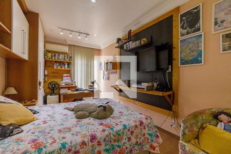 Casa de condomínio à venda com 350m², 4 quartos e 2 vagas Casa de condomínio à venda com 350m², 4 quartos e 2 vagasSuíte 4