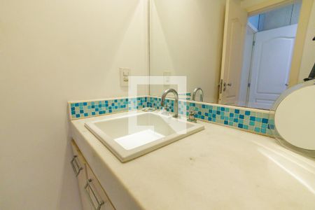 Casa de condomínio à venda com 350m², 4 quartos e 2 vagas Casa de condomínio à venda com 350m², 4 quartos e 2 vagasBanheiro da Suíte 2