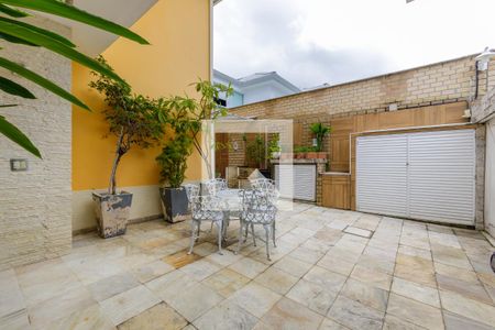 Casa de condomínio à venda com 350m², 4 quartos e 2 vagas Casa de condomínio à venda com 350m², 4 quartos e 2 vagasQuintal