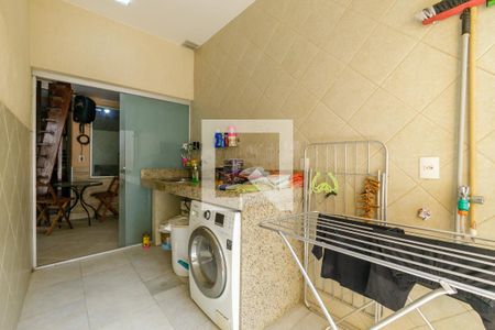 Casa de condomínio à venda com 350m², 4 quartos e 2 vagas Casa de condomínio à venda com 350m², 4 quartos e 2 vagasÁrea de Serviço