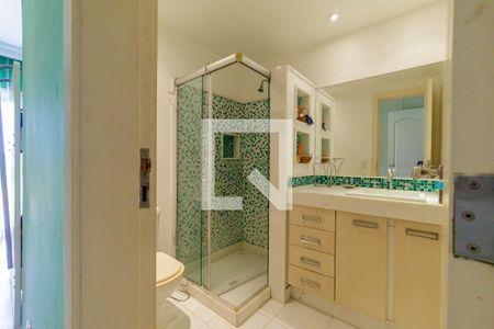 Casa de condomínio à venda com 350m², 4 quartos e 2 vagas Casa de condomínio à venda com 350m², 4 quartos e 2 vagasBanheiro da Suíte 3