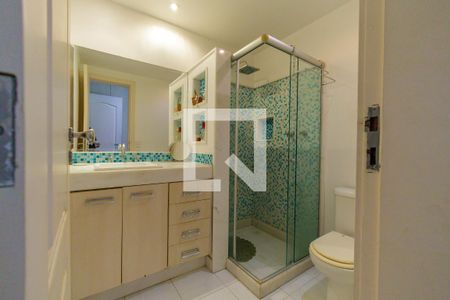 Casa de condomínio à venda com 350m², 4 quartos e 2 vagas Casa de condomínio à venda com 350m², 4 quartos e 2 vagasBanheiro da Suíte 2