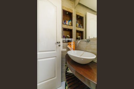 Casa de condomínio à venda com 350m², 4 quartos e 2 vagas Casa de condomínio à venda com 350m², 4 quartos e 2 vagasLavabo