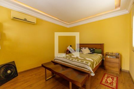 Casa de condomínio à venda com 350m², 4 quartos e 2 vagas Casa de condomínio à venda com 350m², 4 quartos e 2 vagasSuíte 1