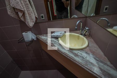 Casa à venda com 800m², 6 quartos e 3 vagassala de convivência banheiro