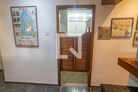 Casa à venda com 800m², 6 quartos e 3 vagassala de convivência banheiro