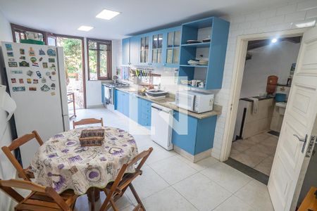 Casa à venda com 800m², 6 quartos e 3 vagascozinha