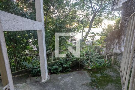 Casa à venda com 800m², 6 quartos e 3 vagassala de atividades - janela