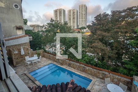 Casa à venda com 800m², 6 quartos e 3 vagasEscritório vista da janela