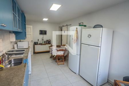 Casa à venda com 800m², 6 quartos e 3 vagascozinha