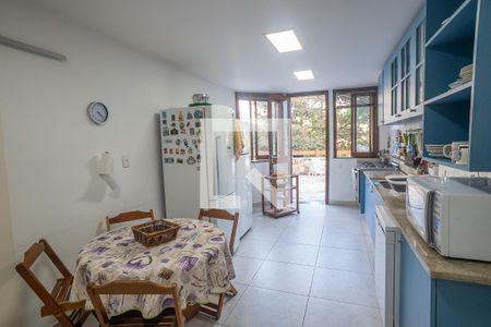 Casa à venda com 800m², 6 quartos e 3 vagascozinha