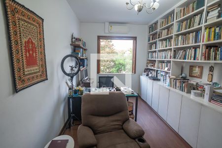 Casa à venda com 800m², 6 quartos e 3 vagasEscritório