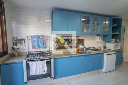 Casa à venda com 800m², 6 quartos e 3 vagascozinha