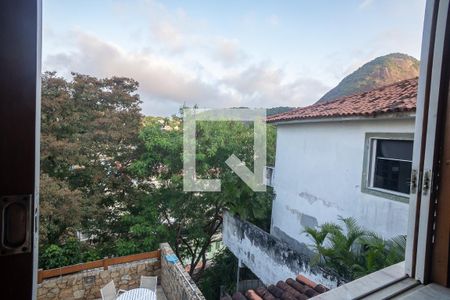 Casa à venda com 800m², 6 quartos e 3 vagasEscritório vista da janela
