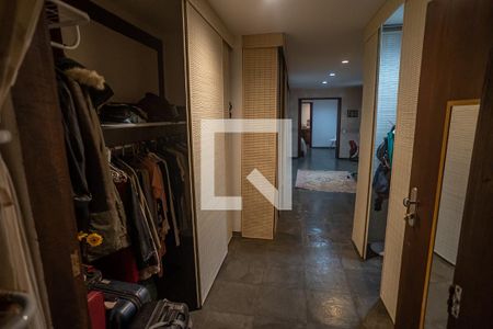 Casa à venda com 800m², 6 quartos e 3 vagasQuarto com closet e suite