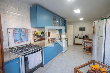 Casa à venda com 800m², 6 quartos e 3 vagascozinha