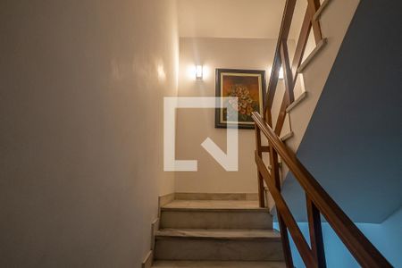 Casa à venda com 800m², 6 quartos e 3 vagasescadas para quartos principais