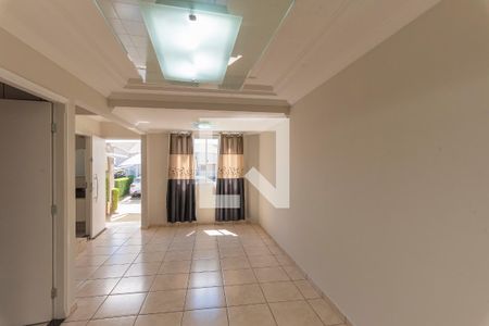Sala de casa de condomínio para alugar com 3 quartos, 80m² em Parque Beatriz, Campinas