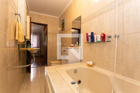 Casa à venda com 405m², 5 quartos e 2 vagasCasa 1 - Banheiro da Suíte