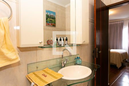 Casa à venda com 405m², 5 quartos e 2 vagasCasa 1 - Banheiro da Suíte