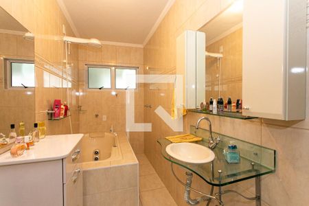 Casa à venda com 405m², 5 quartos e 2 vagasCasa 1 - Banheiro da Suíte