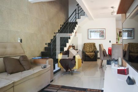 Sala 1 de casa à venda com 3 quartos, 225m² em Itaipu, Niterói