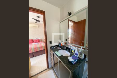 Casa à venda com 225m², 3 quartos e 3 vagasBanheiro da Suíte