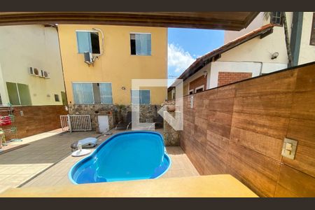 Casa à venda com 225m², 3 quartos e 3 vagasPiscina