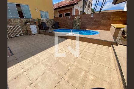 Casa à venda com 225m², 3 quartos e 3 vagasPiscina