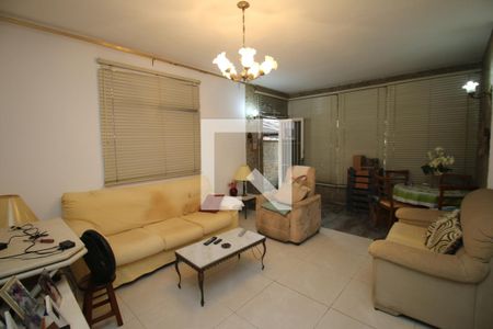 Sala de casa para alugar com 4 quartos, 180m² em Penha, Rio de Janeiro