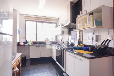 Apartamento à venda com 271m², 4 quartos e 4 vagascozinha