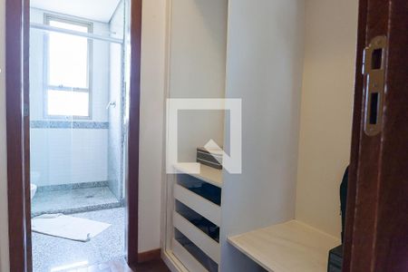 Apartamento à venda com 271m², 4 quartos e 4 vagascloset suite 2
