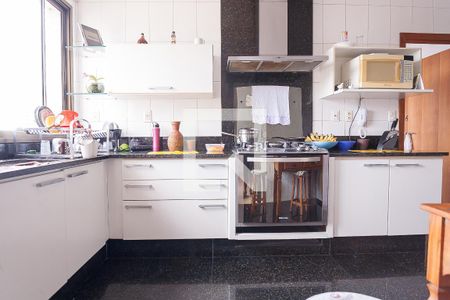 Apartamento à venda com 271m², 4 quartos e 4 vagascozinha