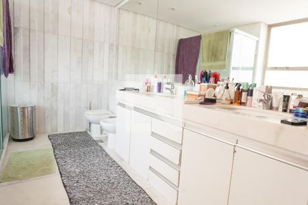 Apartamento à venda com 271m², 4 quartos e 4 vagasBanheiro suite master