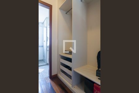 Apartamento à venda com 271m², 4 quartos e 4 vagascloset suite 2