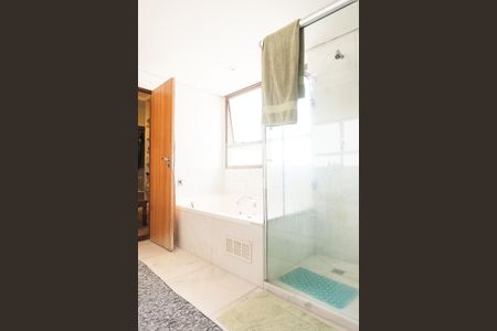 Apartamento à venda com 271m², 4 quartos e 4 vagasBanheiro suite master