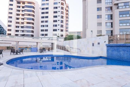 Apartamento à venda com 271m², 4 quartos e 4 vagasPiscina