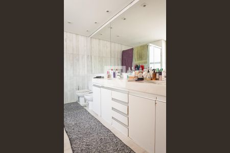 Apartamento à venda com 271m², 4 quartos e 4 vagasBanheiro suite master