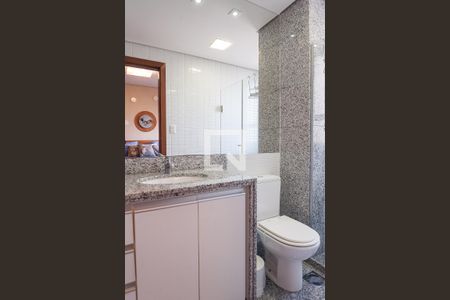 Apartamento à venda com 271m², 4 quartos e 4 vagasbanheiro suite 1