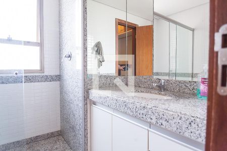 Apartamento à venda com 271m², 4 quartos e 4 vagasbanheiro suite 2
