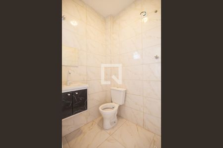 Banheiro de casa para alugar com 1 quarto, 26m² em Jardim Elvira, Osasco