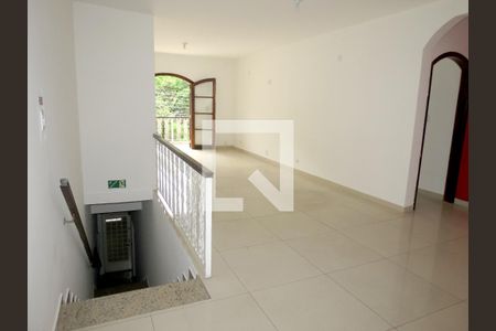 Sala de casa para alugar com 3 quartos, 250m² em Vila Mangalot, São Paulo