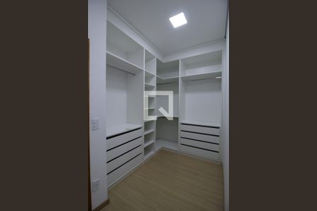 Closet da suíte de casa de condomínio para alugar com 3 quartos, 202m² em Granja Olga Ii, Sorocaba